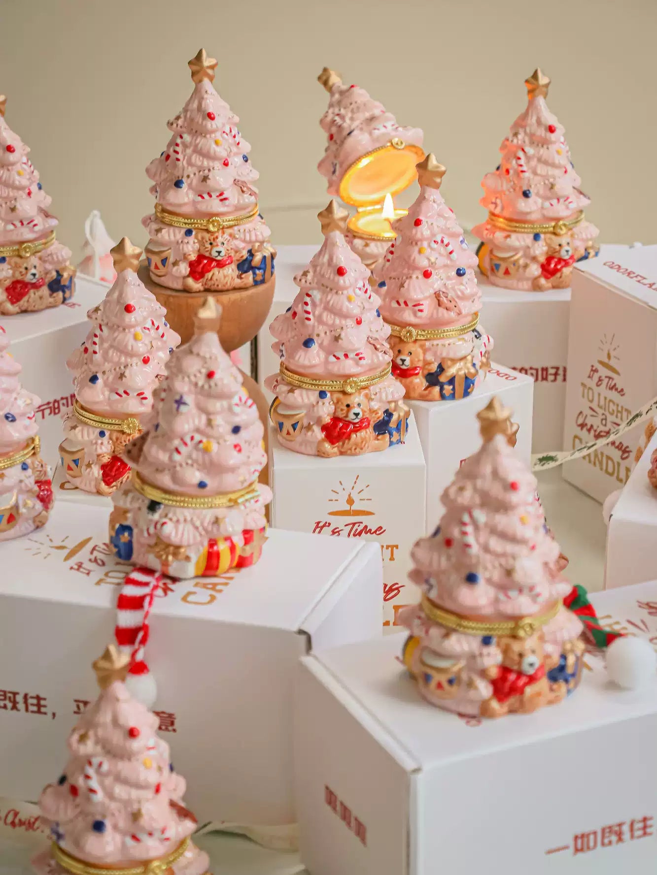 Scent candle Christmas tree shape