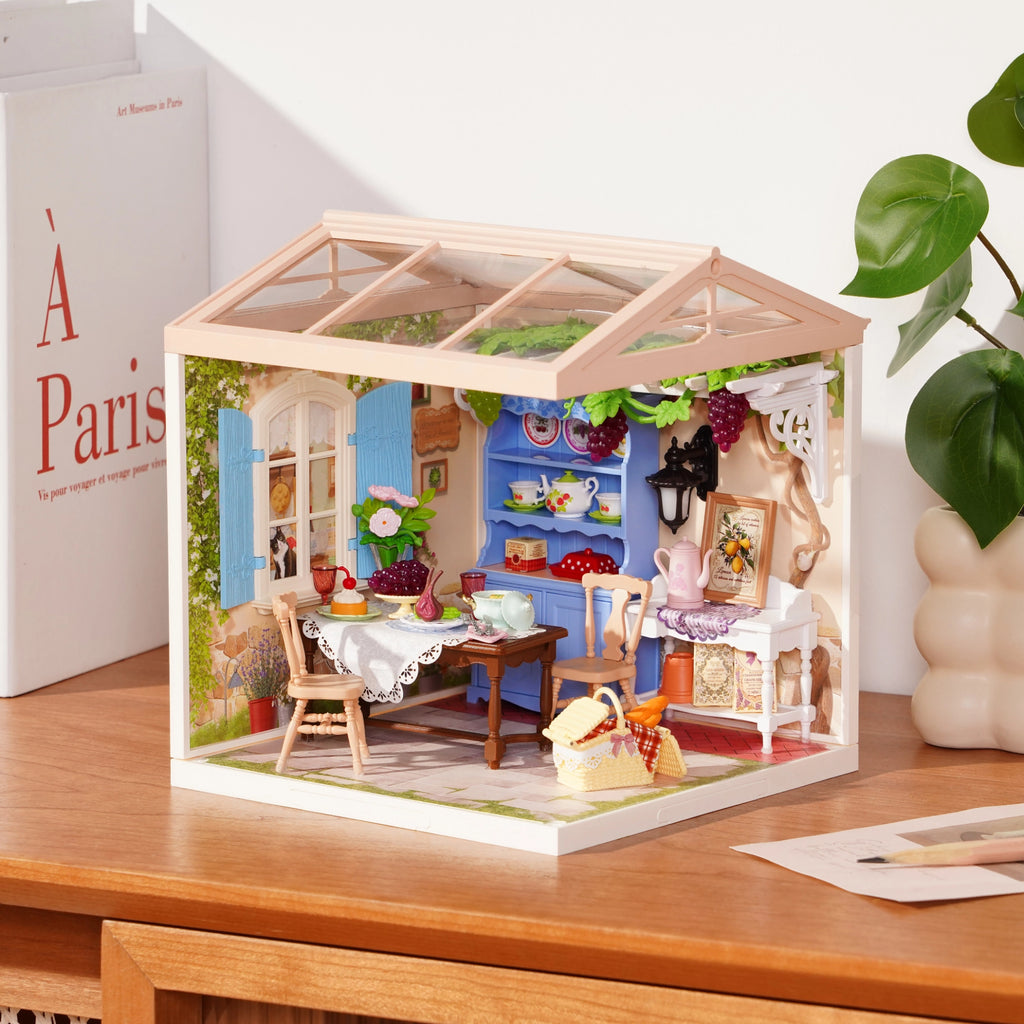 Rolife Midsummer Dream Yard Super Creator Miniature House