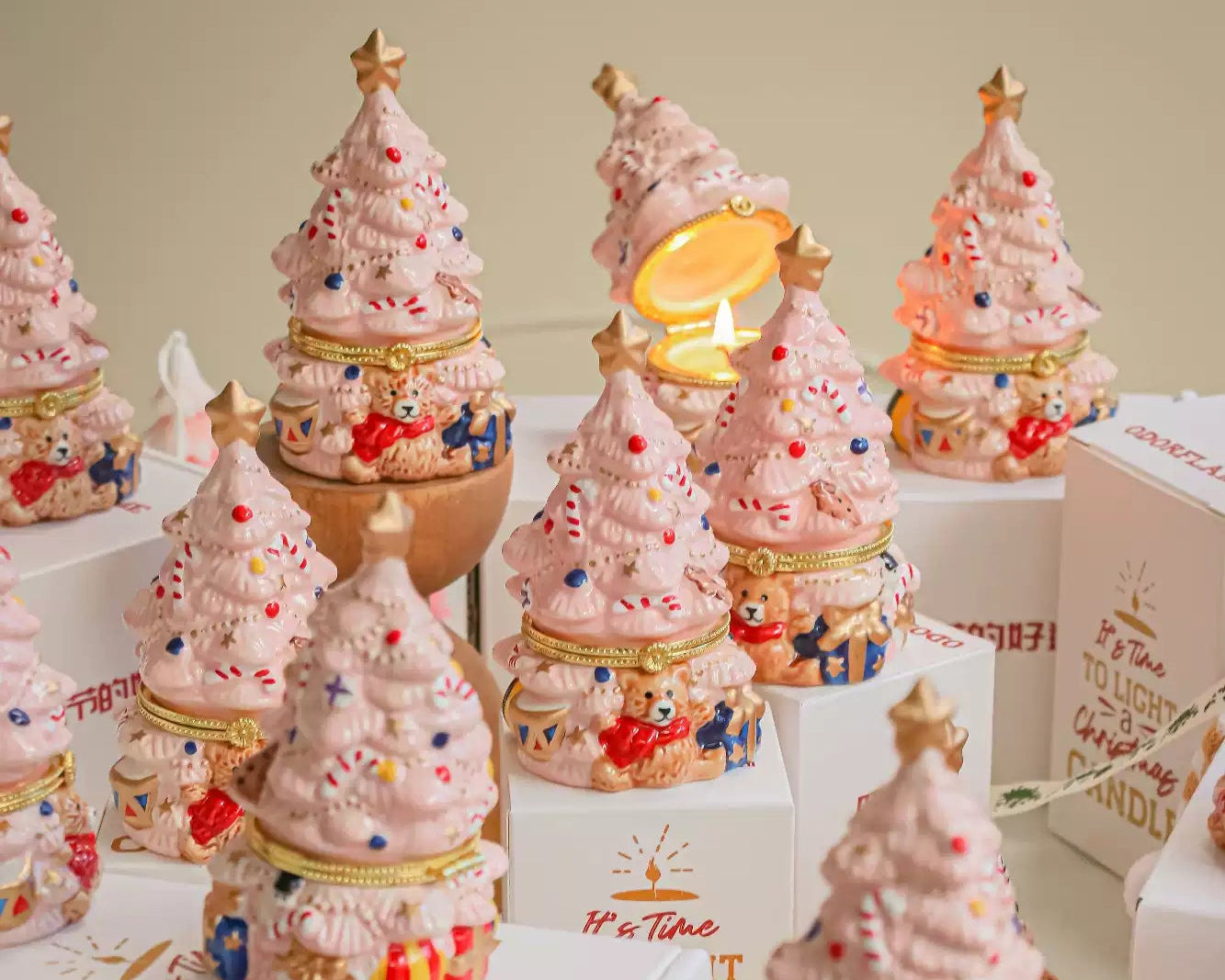 Scent candle Christmas tree shape